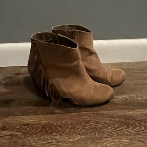 Quipid booties, size 8